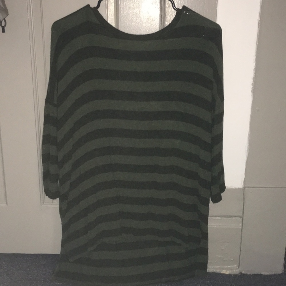 Striped quarter sleeved shirt
